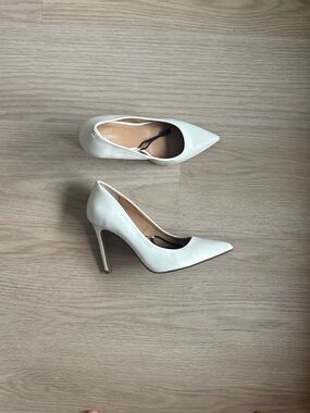 Express White Pointed-Toe heels